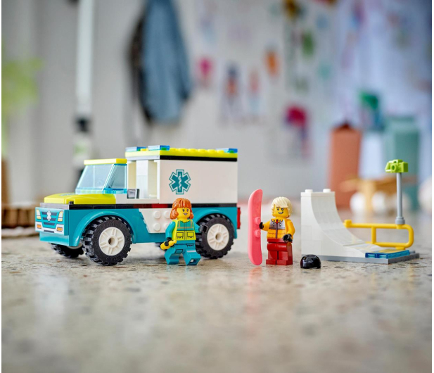 LEGO City 60403 Karetka i snowboardzista - 1202605 - zdjęcie 5